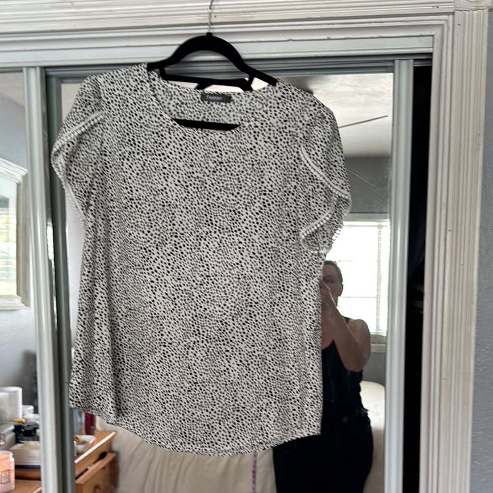 Women's Black and White Patterned Top